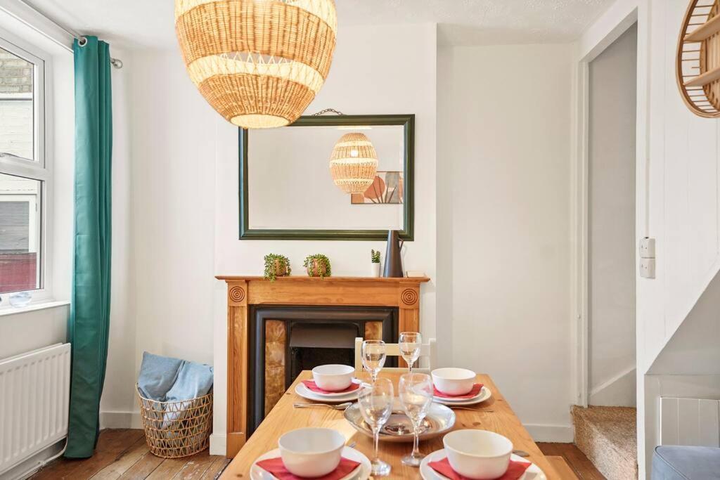 Aesthetic Cambridge Cottage Sleeps 5! 外观 照片