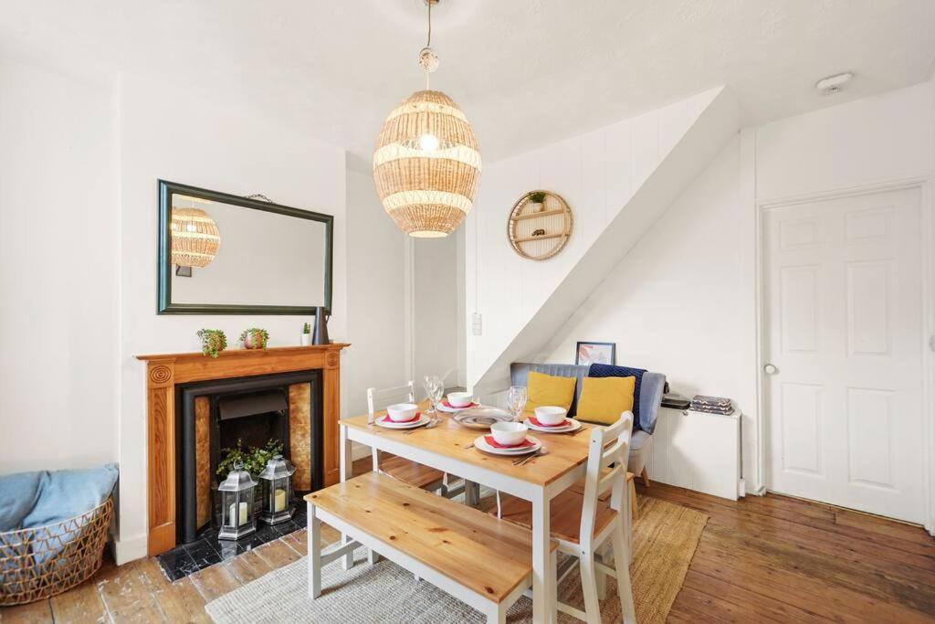 Aesthetic Cambridge Cottage Sleeps 5! 外观 照片